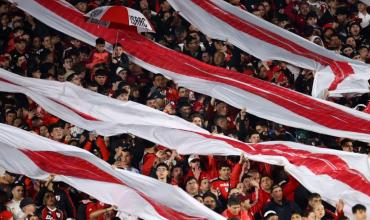 Un hincha de River murió tras la eliminación en la Copa Sudamericana: sufrió un paro cardíaco en el Monumental