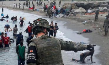 Escalan los incidentes en Ceuta: protestas, choques con la Policía y heridos