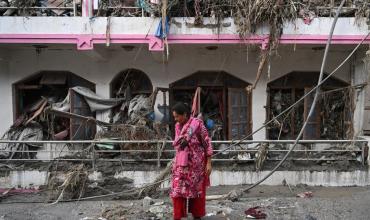160.000 mujeres y niñas se vieron afectadas por las inundaciones en Nepal y corren un alto riesgo de explotación