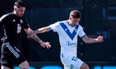 Vélez rescató un empate con polémica ante Riestra