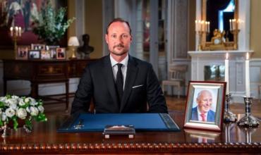 El rey Haakon VIII de Noruega recordó a su padre en su primer discurso como monarca: “Me enorgullece todo lo que afrontaste”