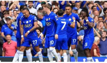 Con el debut de Dibu Martínez y un rato del Colo Barco, Chelsea superó a Brighton en un partido repleto de goles
