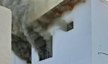 Un incendio afectó una vivienda y provocó importantes pérdidas en el barrio Mirador