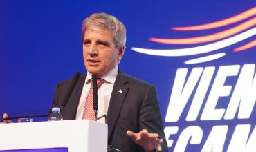 Caputo cruzó al vice de la UIA: “van a necesitar reconvertirse”