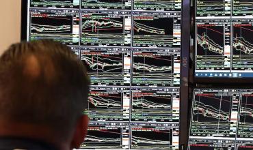 El riesgo país perforó los 500 puntos y cerró en su valor más bajo en poco más de dos semanas