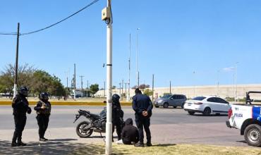 Detuvieron a un joven sospechado de arrojar envoltorios con droga hacia la Alcaidía