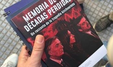 Manual de logros, "tragedia kirchnerista" y ataque a la prensa: los tres libros que le regaló Javier Milei a los legisladores