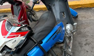 Encontraron una moto con las llaves puestas y quedó bajo resguardo policial