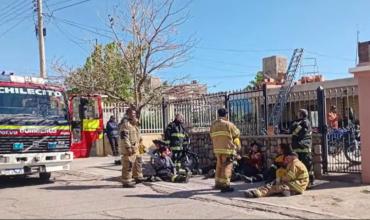 Pérdidas totales por un incendio en una vivienda en Chilecito: una menor fue trasladada al hospital