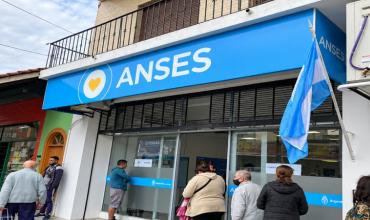 Presupuesto 2027: Milei quiere derogar la actualización por inflación de la AUH y las asignaciones familiares