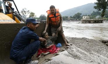 Tras la avalancha, Nepal actualiza el número de desaparecidos: Hasta ahora son 6.150