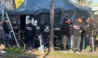 La Justicia ordenó desalojar el predio de Fate ocupado por los trabajadores y devolverlo a la empresa