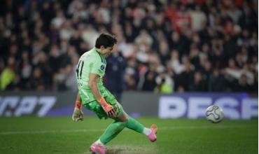 River ya inició charlas con un arquero mundialista ante la posible venta de Santiago Beltrán a Europa