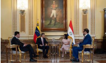 Delcy Rodríguez se reunió con Santiago Peña en Caracas para avanzar en la normalización de relaciones entre Venezuela y Paraguay