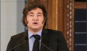 Milei lleva a 12 gobernadores a París para mostrar apoyo político