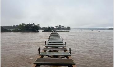 Súper Niño: el río Iguazú creció en las Cataratas y el mar avanza sobre Monte Hermoso por viento extremo