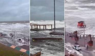 Fuerte temporal en la Costa Atlántica: las imágenes de la crecida del mar que provocó destrozos en varias ciudades