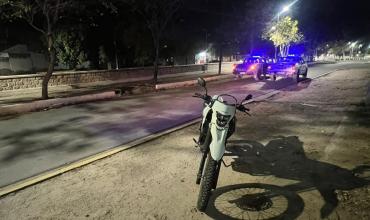 Una mujer fue atropellada por una motocicleta y terminó hospitalizada