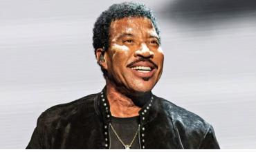 Lionel Richie regresa al hospital por un problema cardíaco