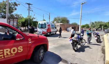 Derrapó con su moto y terminó hospitalizada tras sufrir una caída