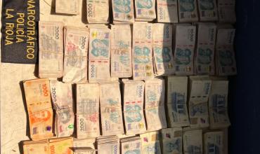 Control en un colectivo: demoraron a un hombre con más de $31 millones en efectivo