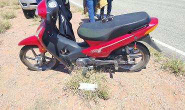 Patquía: una pareja cayó de la moto tras reventar el neumático delantero