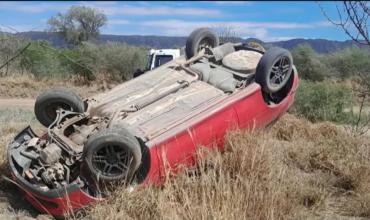 Ulapes: un automóvil volcó con tres ocupantes y todos resultaron ilesos