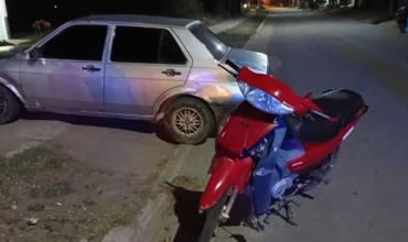 Catuna: dos jóvenes protagonizaron un accidente entre una moto y un automóvil