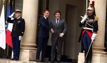 Macron recibió a Milei en el Palacio del Elíseo junto a gobernadores
