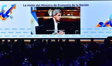 Caputo pidió confianza a los empresarios y atribuyó la suba del riesgo país al “temor a volver al infierno”