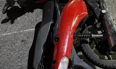 Una mujer fue atropellada por una moto en el barrio Ferroviario y fue trasladada al hospital