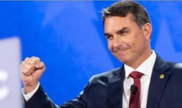 Flávio Bolsonaro, el candidato que heredó el movimiento de su padre y busca ganar la presidencia de Brasil