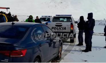 Cruzaron desde Chile a Neuquén, perdieron el contacto y los rescataron tras quedarse varados en la ruta 23