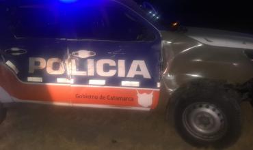 Aimogasta: un móvil policial catamarqueño y un Peugeot chocaron contra caballos en la Ruta 60