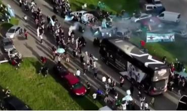 Una multitud acompañó  a Lionel Messi y a la Selección argentina al "último tango" en el Monumental