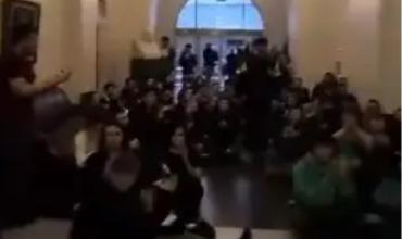 Estudiantes tomaron el hall del Palacio Sarmiento para reclamar por el financiamiento universitario