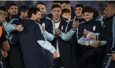 El especial cantito de los jugadores a Messi, tomado de uno que River le hizo a Gallardo