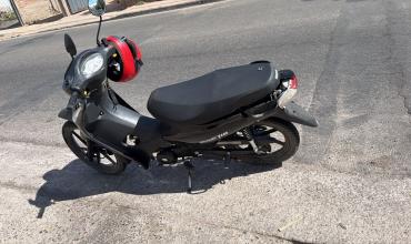 Un auto chocó por detrás a una motociclista en el barrio Cochangasta y se dio a la fuga