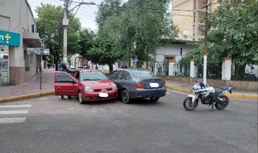 Choque entre dos autos en Copiapó y Vélez: cortaron el tránsito en la zona
