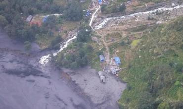Nueva tragedia en Nepal: cinco desaparecidos, casas arrasadas y puentes destruidos por una crecida repentina