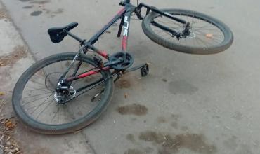 Un ciclista de 30 años denunció que el conductor de una camioneta le pegó una trompada en el rostro tras un reclamo en el barrio Asodismo