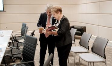 Caputo se reunió con la jefa del FMI: elogios al plan fiscal y la revisión de metas aún sin cierre
