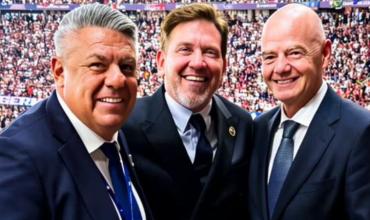 Tras el pedido de la Justicia a la FIFA, Chiqui Tapia viaja a Suiza en avión privado