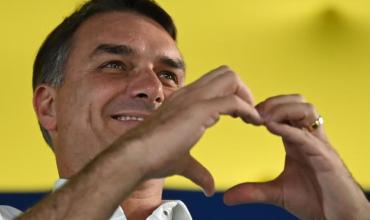 Flávio Bolsonaro se pronunció a favor de reducir la jornada laboral y visitó a su padre