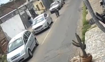 Una mujer denunció que un motochorro la amenazó con cortarle un dedo para robarle en pleno centro de La Rioja