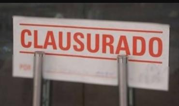 Clausuran una fiesta clandestina en el Barrio 20 de Mayo: había unas 90 personas, la mayoría menores, y la Policía debió disparar al aire para controlar un desorden