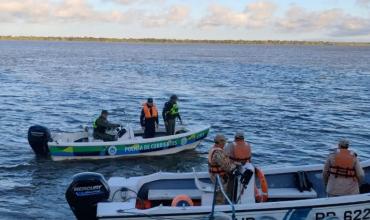 Amplio operativo para localizar a dos peones que desaparecieron en aguas del río Paraná