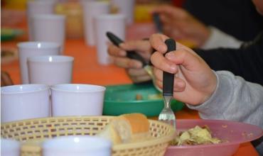 Comedores y merenderos al límite: la demanda alimentaria en los barrios es cada vez mayor