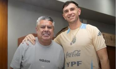 El mensaje del “Chiqui” Tapia al “Dibu” Martínez: “No tengo dudas, vas a volver más fuerte que nunca”