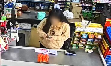 Denunciaron a una cajera de un supermercado por desviar hasta $400.000 diarios a un QR propio: cómo descubrieron la maniobra